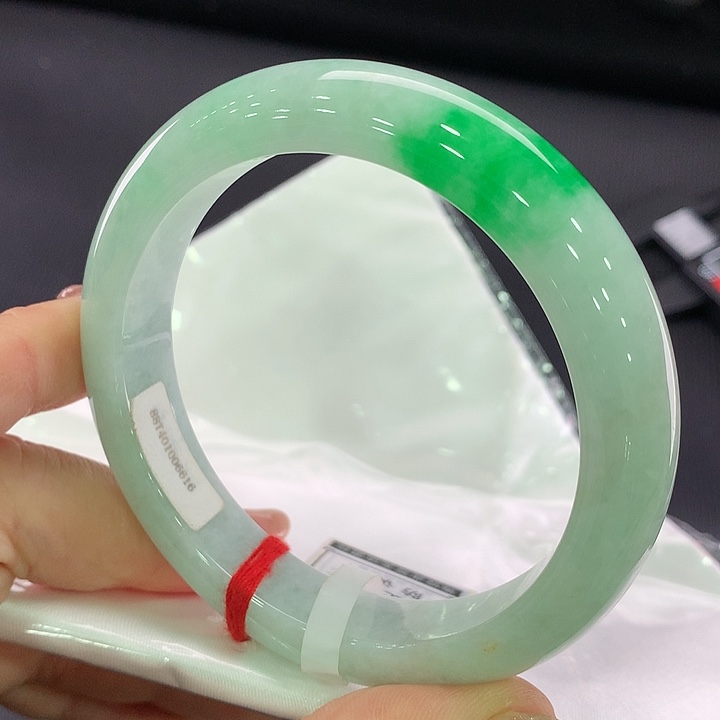 翡翠未镶嵌手镯正圈61