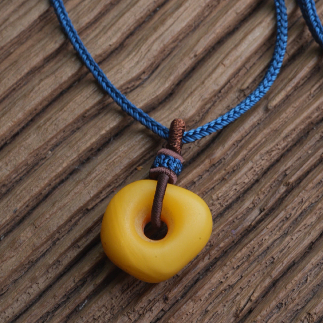 西亚老蜜蜡鸡油黄随型饼子锁骨坠