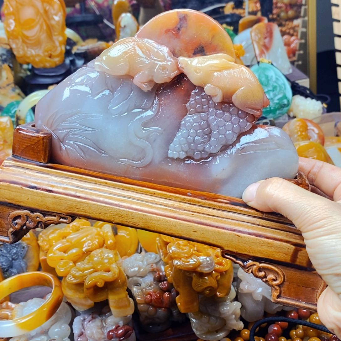 未镶嵌石英质玉（黄龙玉）颈饰