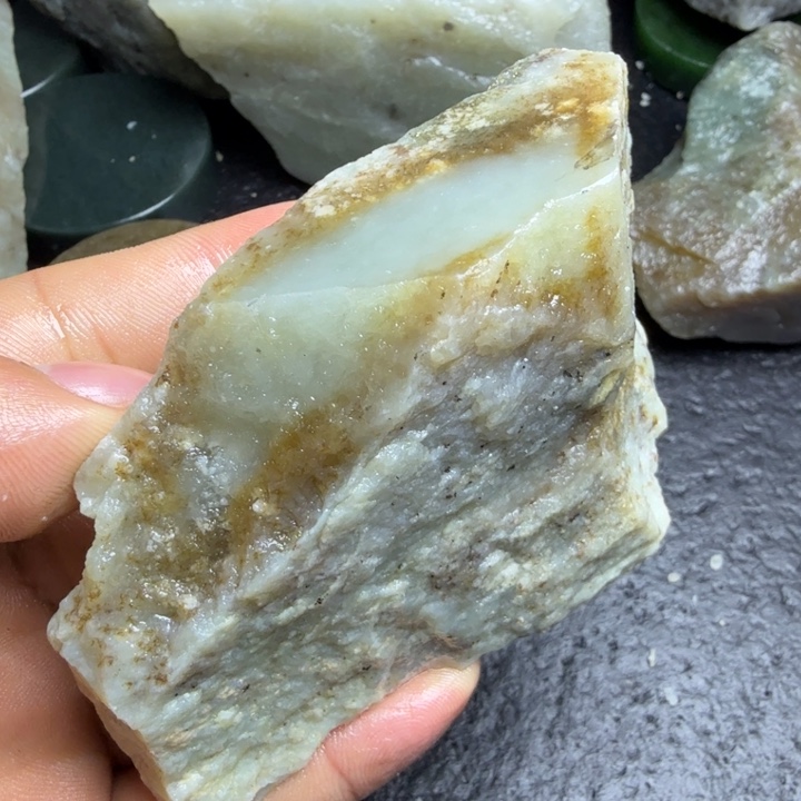 和田玉（糖玉）未镶嵌珠宝奇石