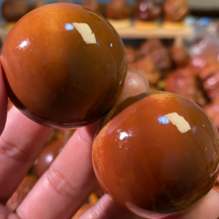 卡34左右微瑕光珠  巴西大橄榄核雕手工手把件 一对