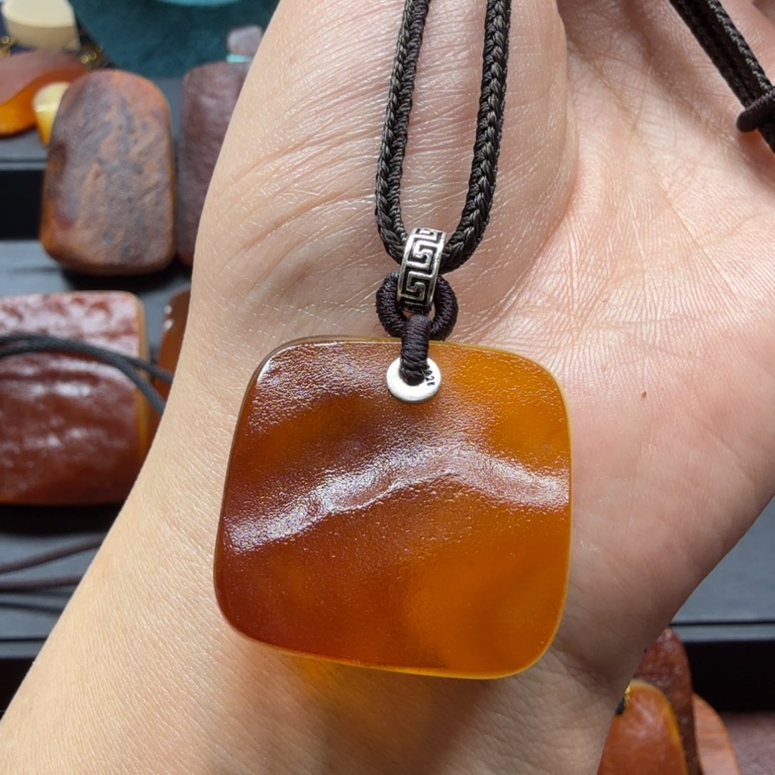 琥珀吊坠(赠链)未镶嵌