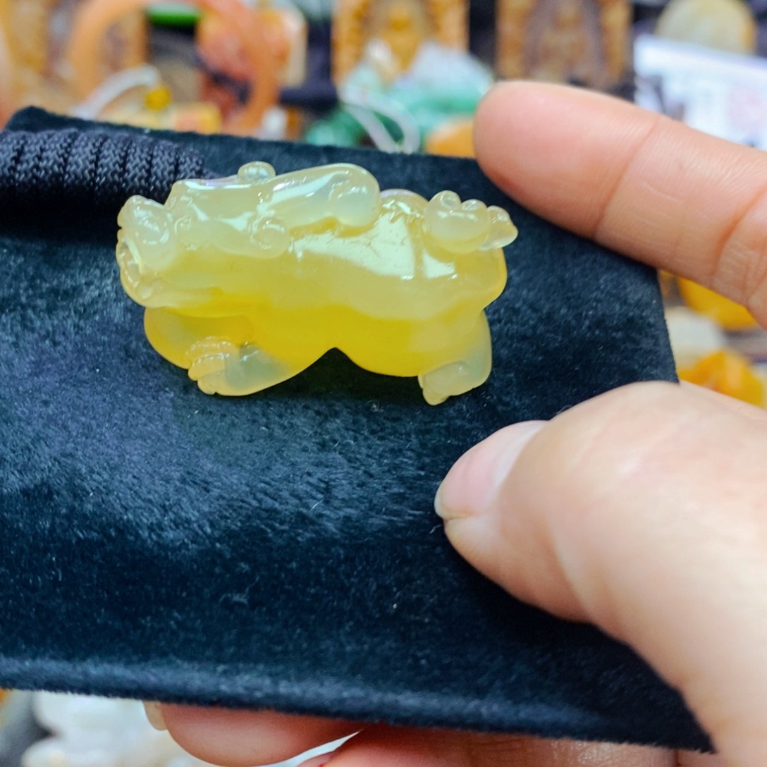 未镶嵌石英质玉（黄龙玉）吊坠(不含链)