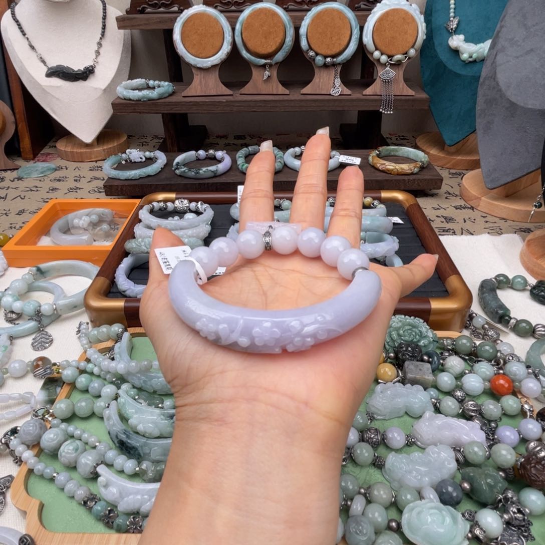 雅***雅未镶嵌手链翡翠翡翠手里