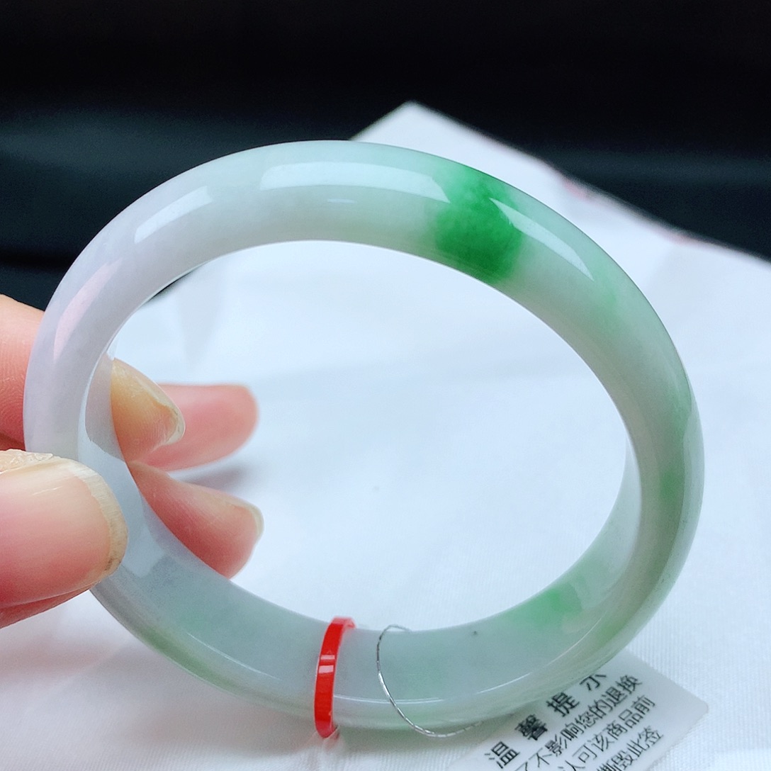 翡翠手镯未镶嵌54贵