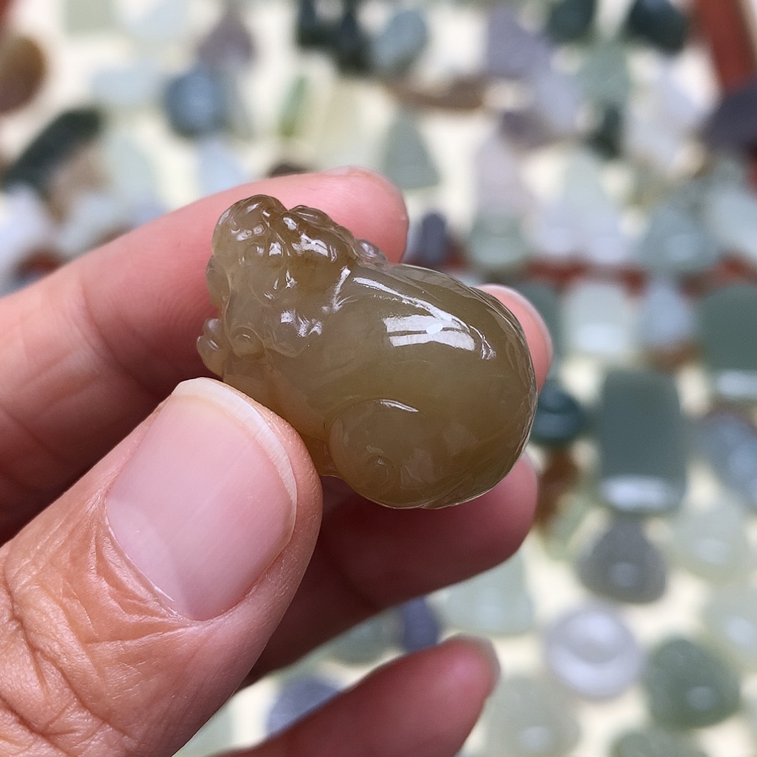 和田玉未镶嵌颈饰爱****