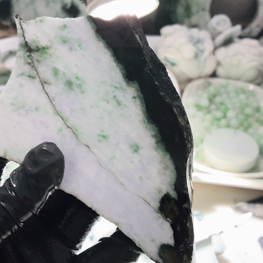 翡翠未镶嵌颈饰边角料