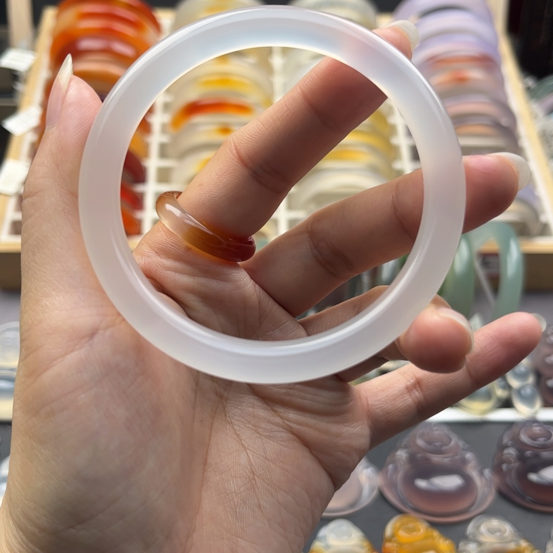 玛瑙/玉髓手镯未镶嵌61+