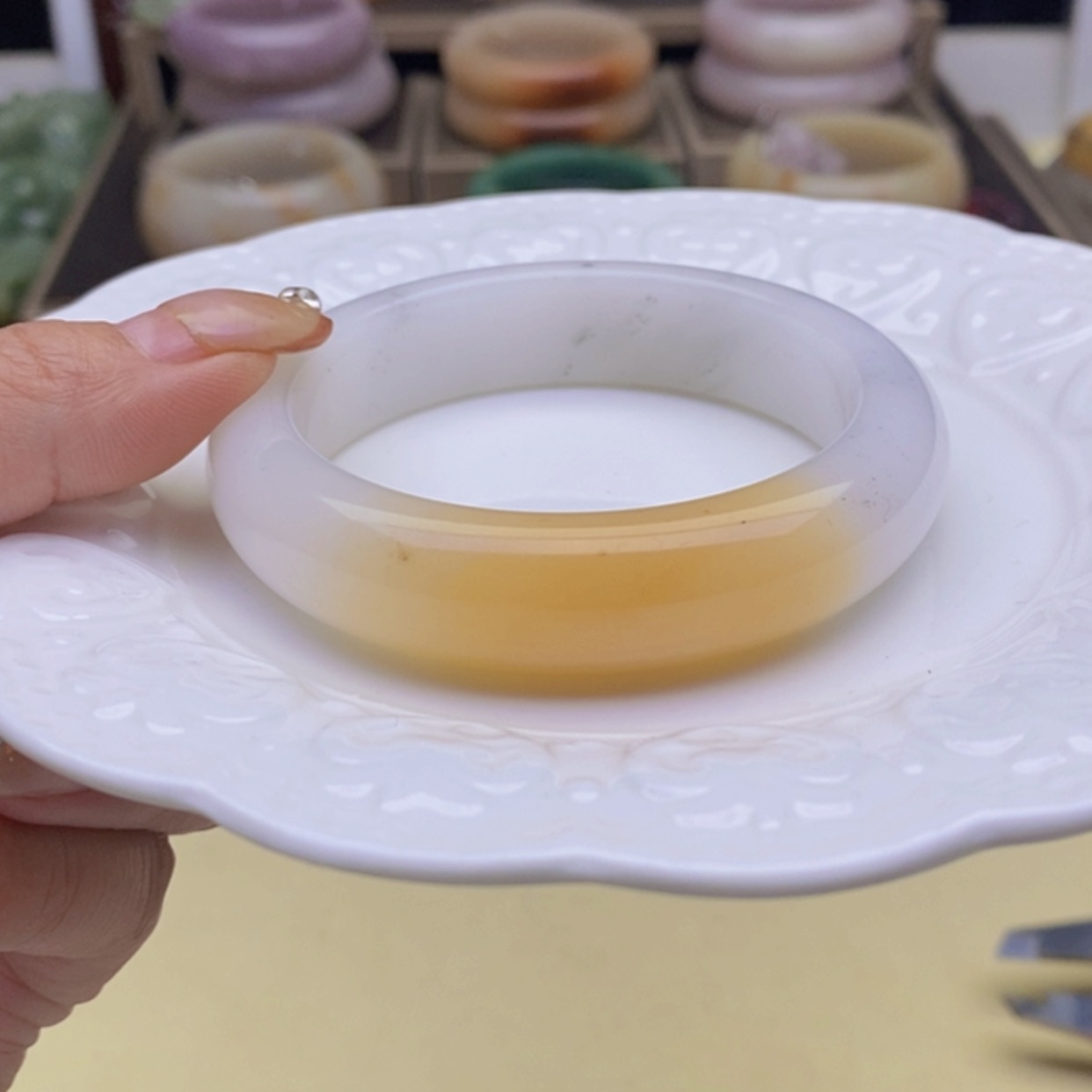 【闪购商品】石英质玉手镯未镶嵌