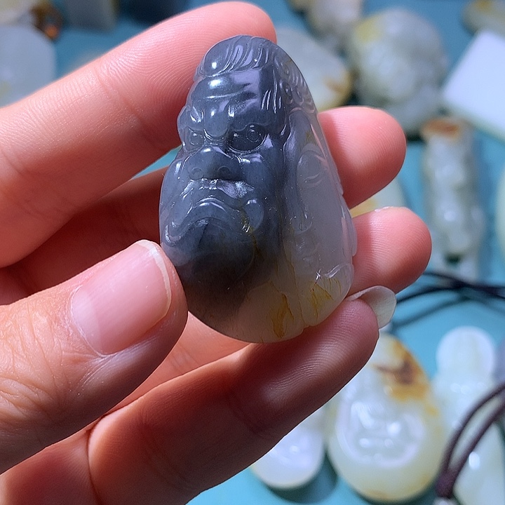 玉***。和田玉未镶嵌颈饰