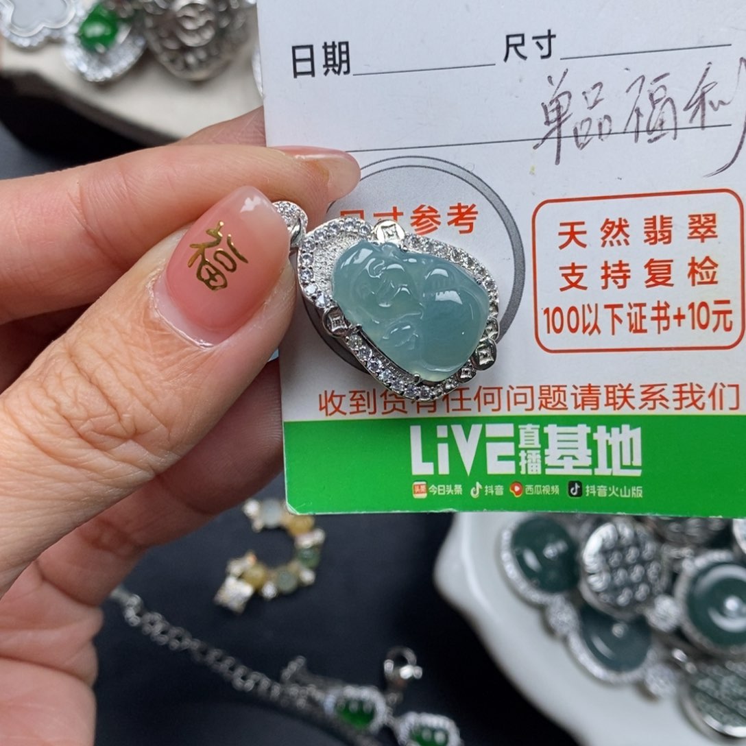 翡翠颈饰未镶嵌翡翠