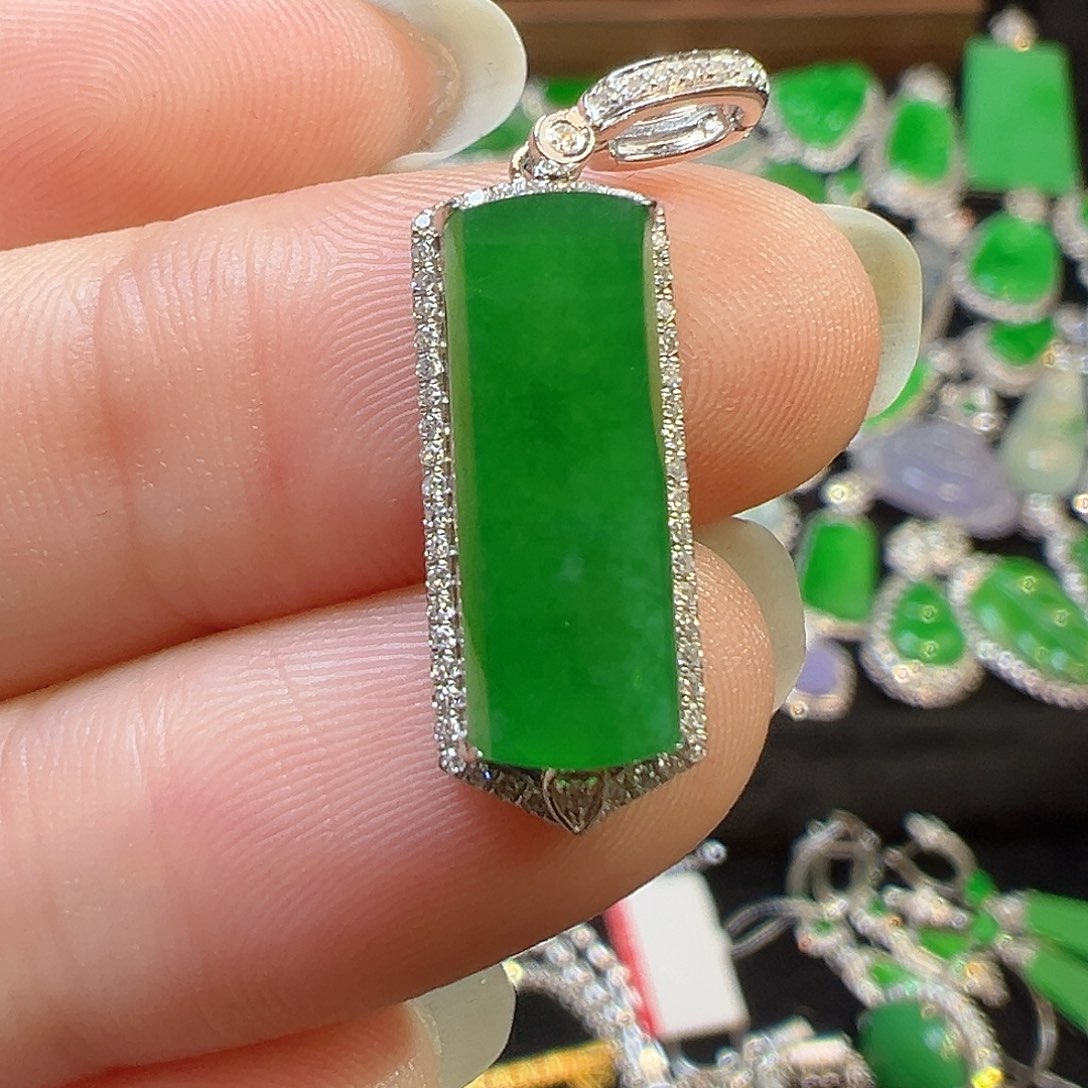 翡翠颈饰18K金镶嵌收货48小时鉴赏期