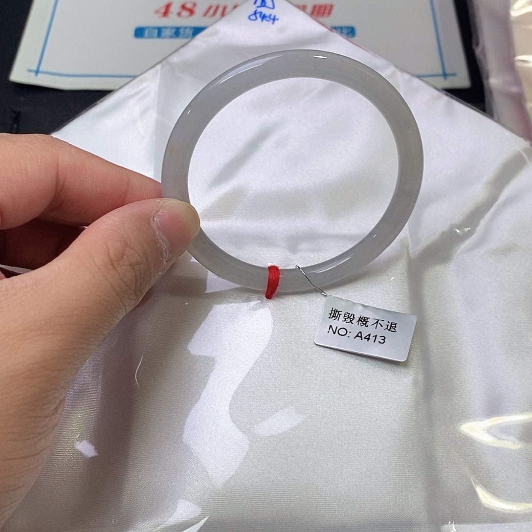 翡翠未镶嵌手镯（圆镯）