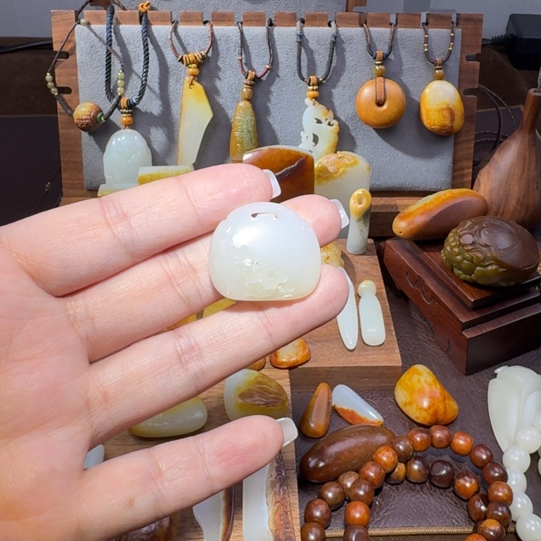 和田玉颈饰未镶嵌