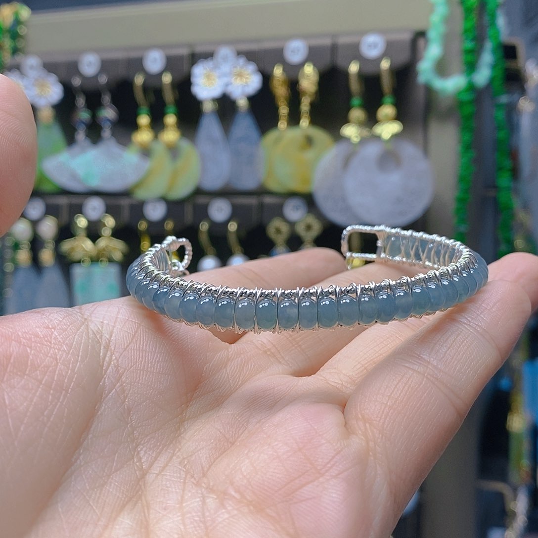 未镶嵌翡翠耳饰翡翠