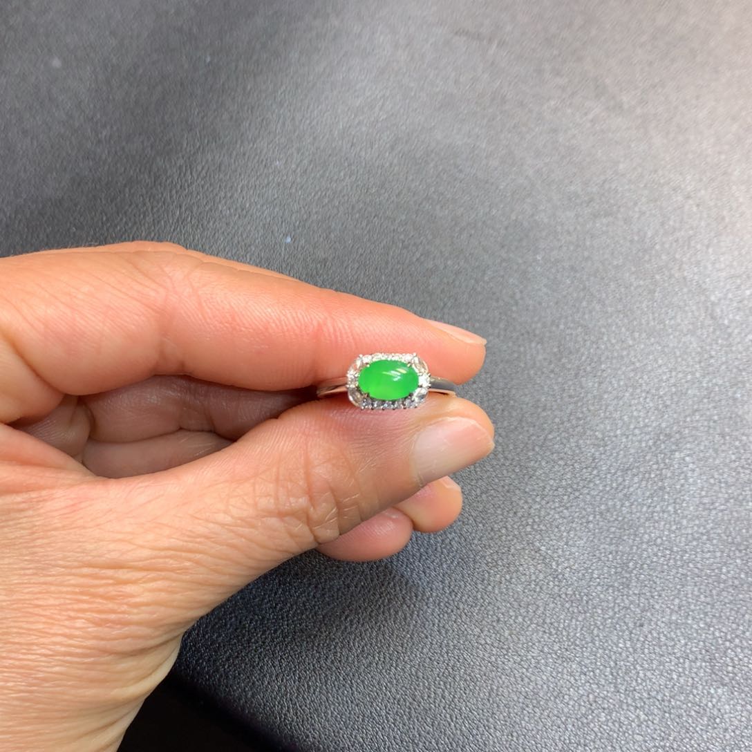 翡翠戒指18K金镶嵌戒指