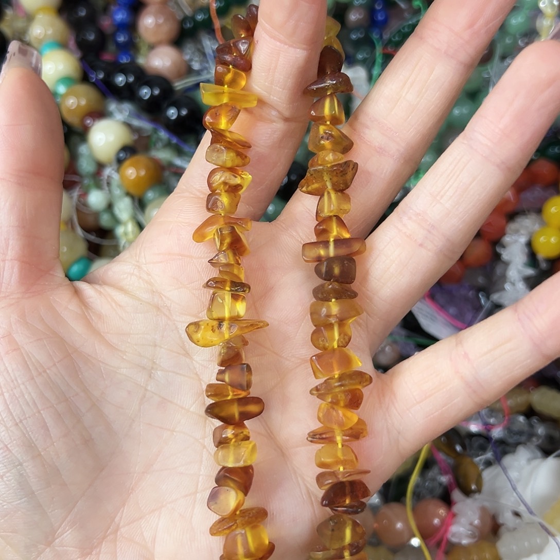 玛瑙/玉髓合金珠宝半成品，琥珀碎石一条