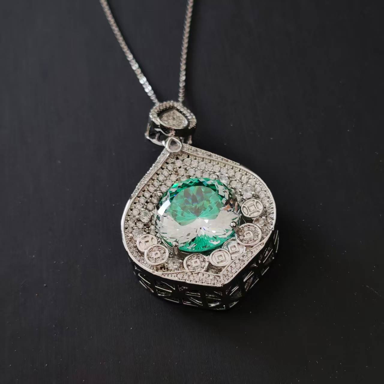   【南非定制】经典高级轻奢大气百搭吊坠TZL11526