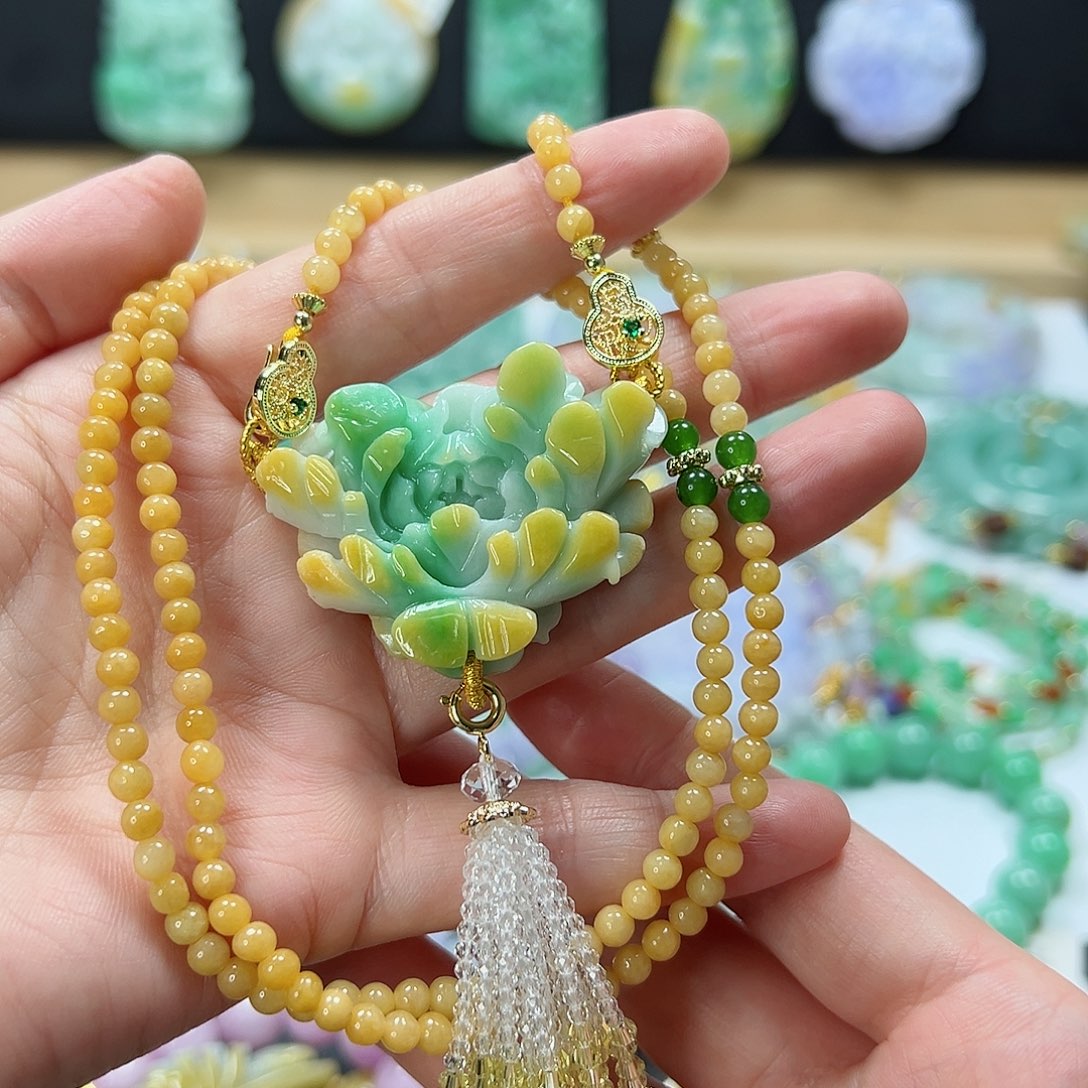 颈饰未镶嵌翡翠吊坠