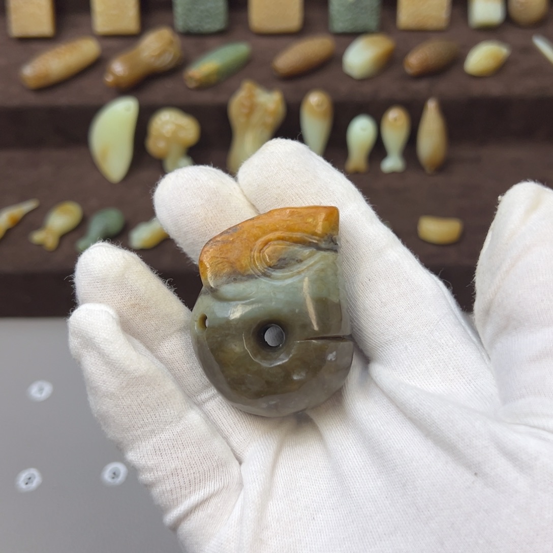 岫岩河磨玉（透闪石质玉）未镶嵌颈饰