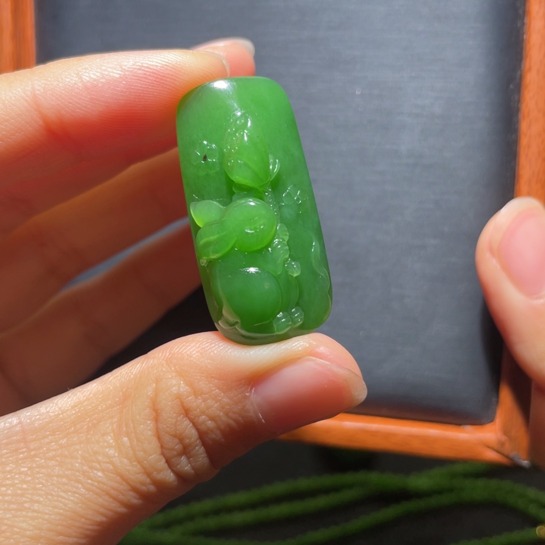 喜***圆和田玉（碧玉）未镶嵌颈饰