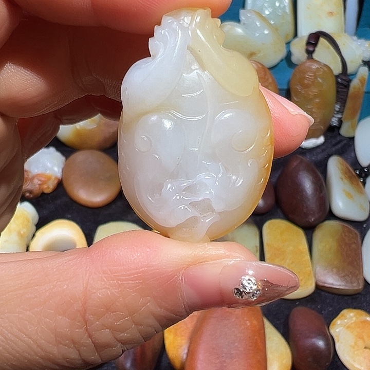 胖***胖和田玉未镶嵌颈饰