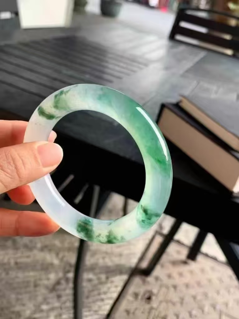 缅甸天然翡翠手镯圈口测量