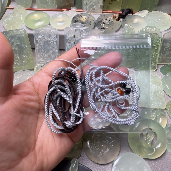 细***蒙岫玉未镶嵌吊坠(赠链)