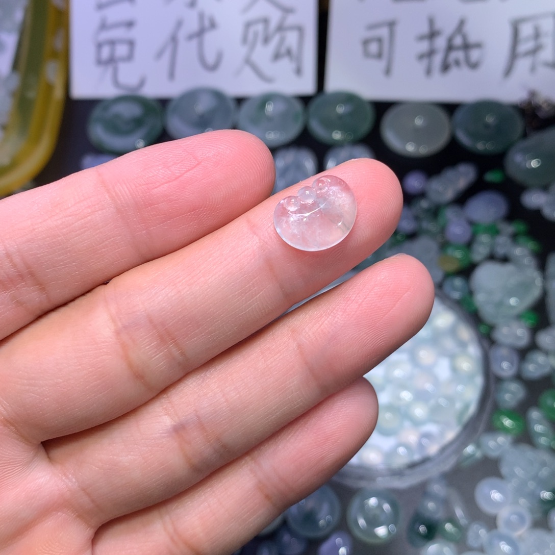 翡翠未镶嵌颈饰如意头