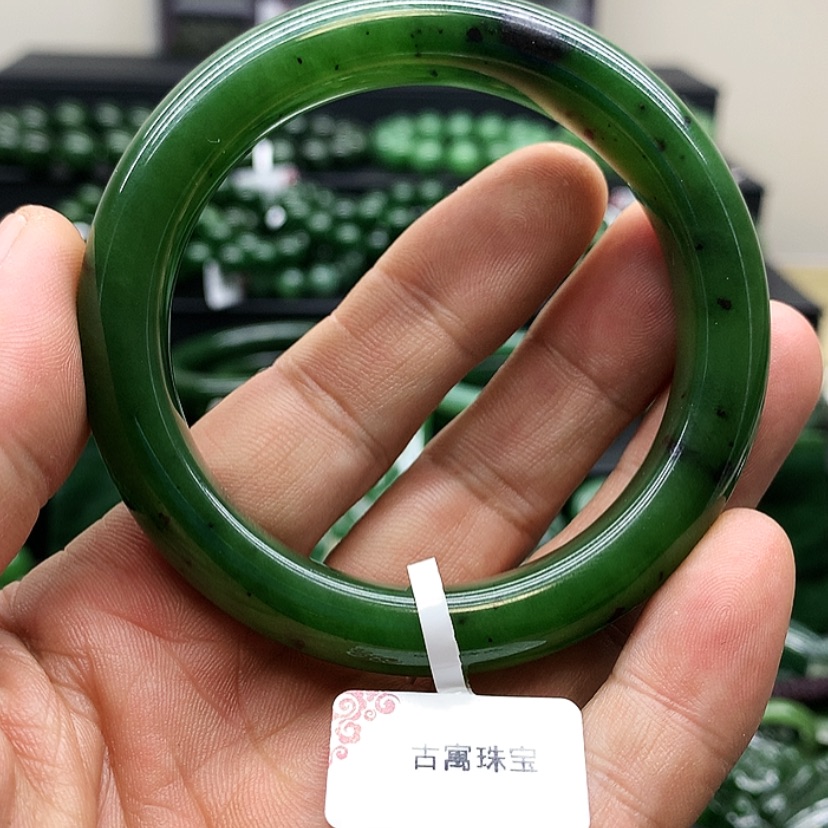 【闪购商品】和田玉（碧玉）手镯未镶嵌?****✨