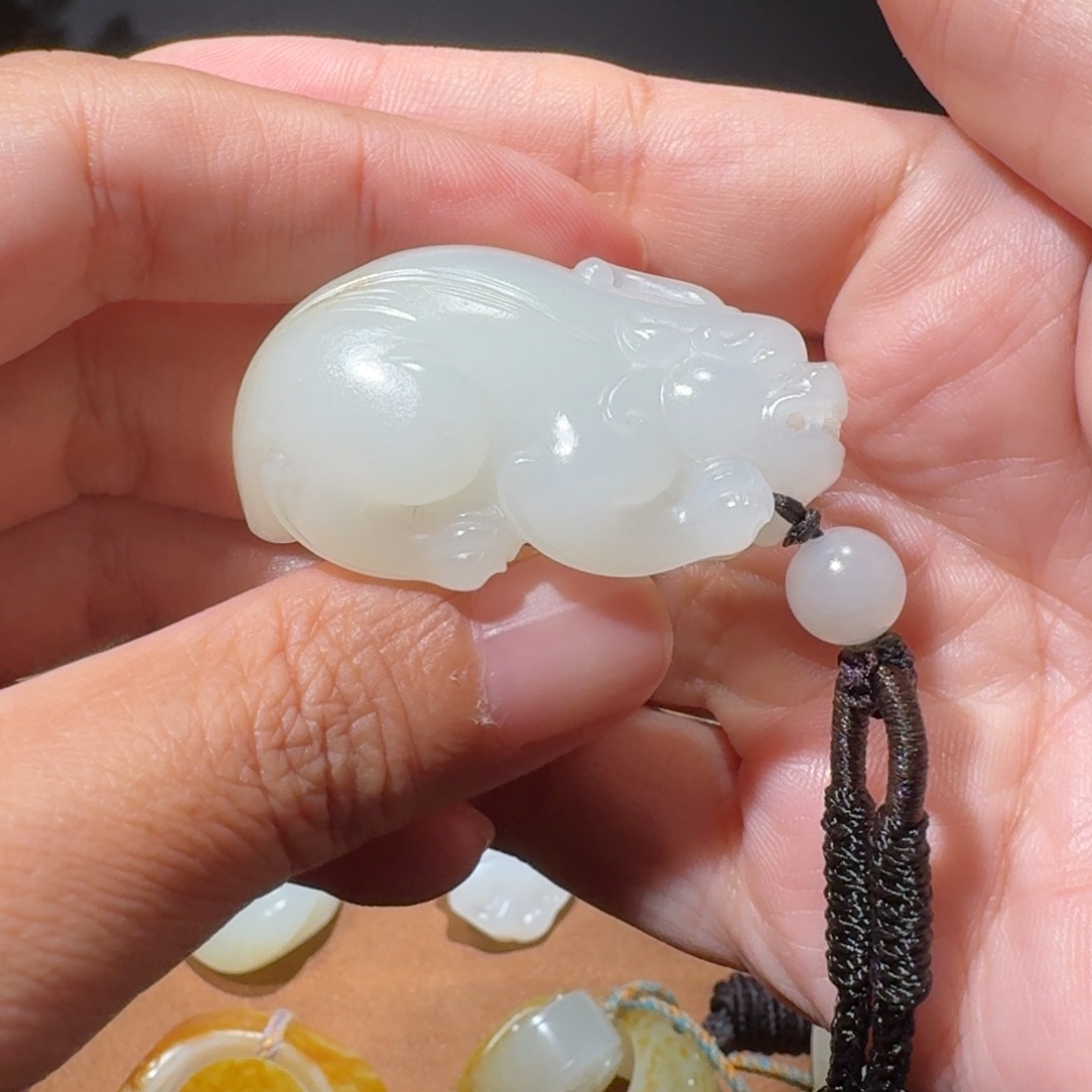 M***。和田玉未镶嵌颈饰