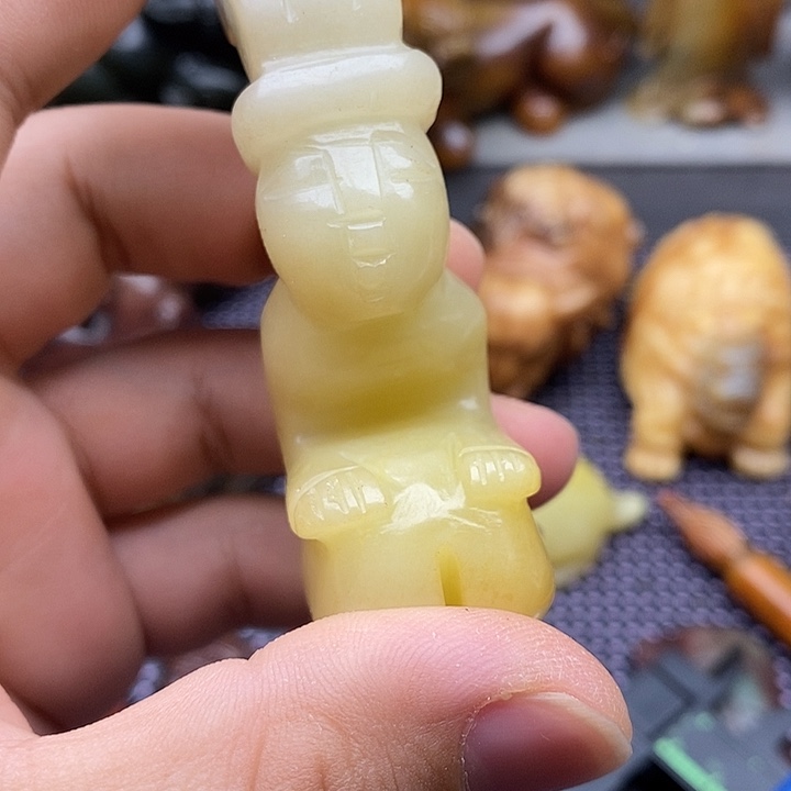 未镶嵌蛇纹石玉颈饰
