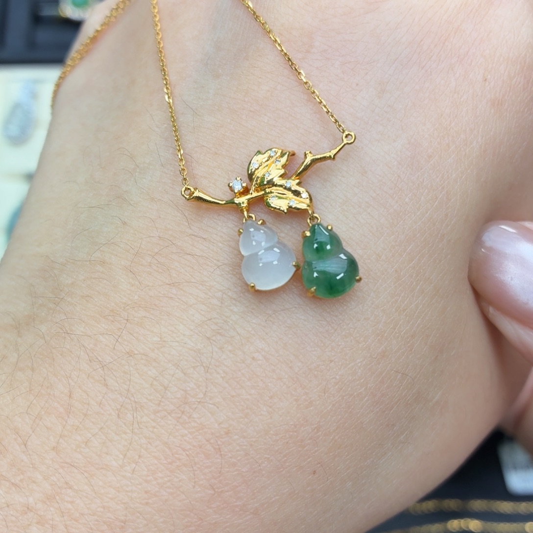 翡翠18K金镶嵌颈饰