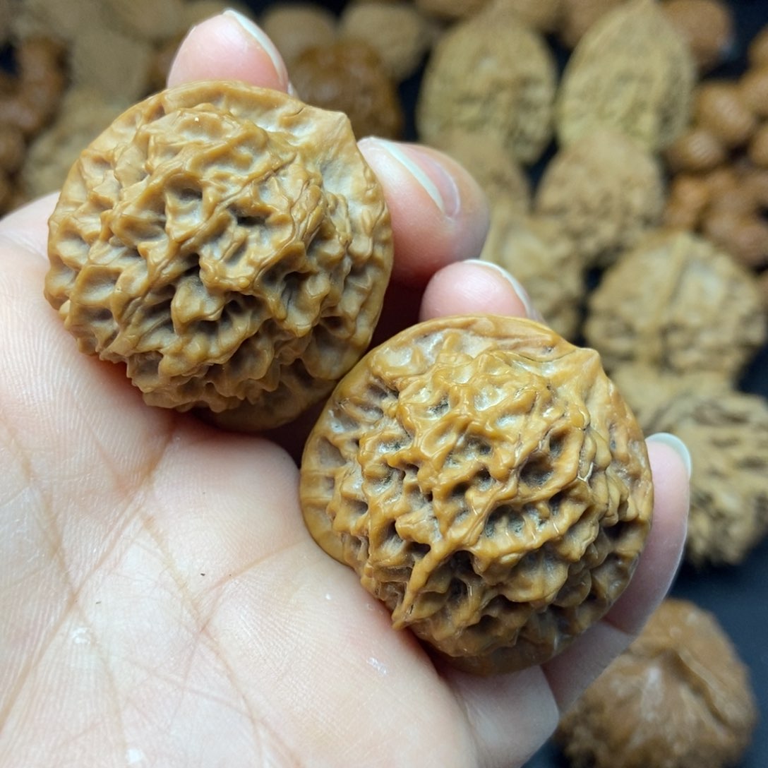 文玩核桃吊坠?****歌秦岭核桃秦闷35