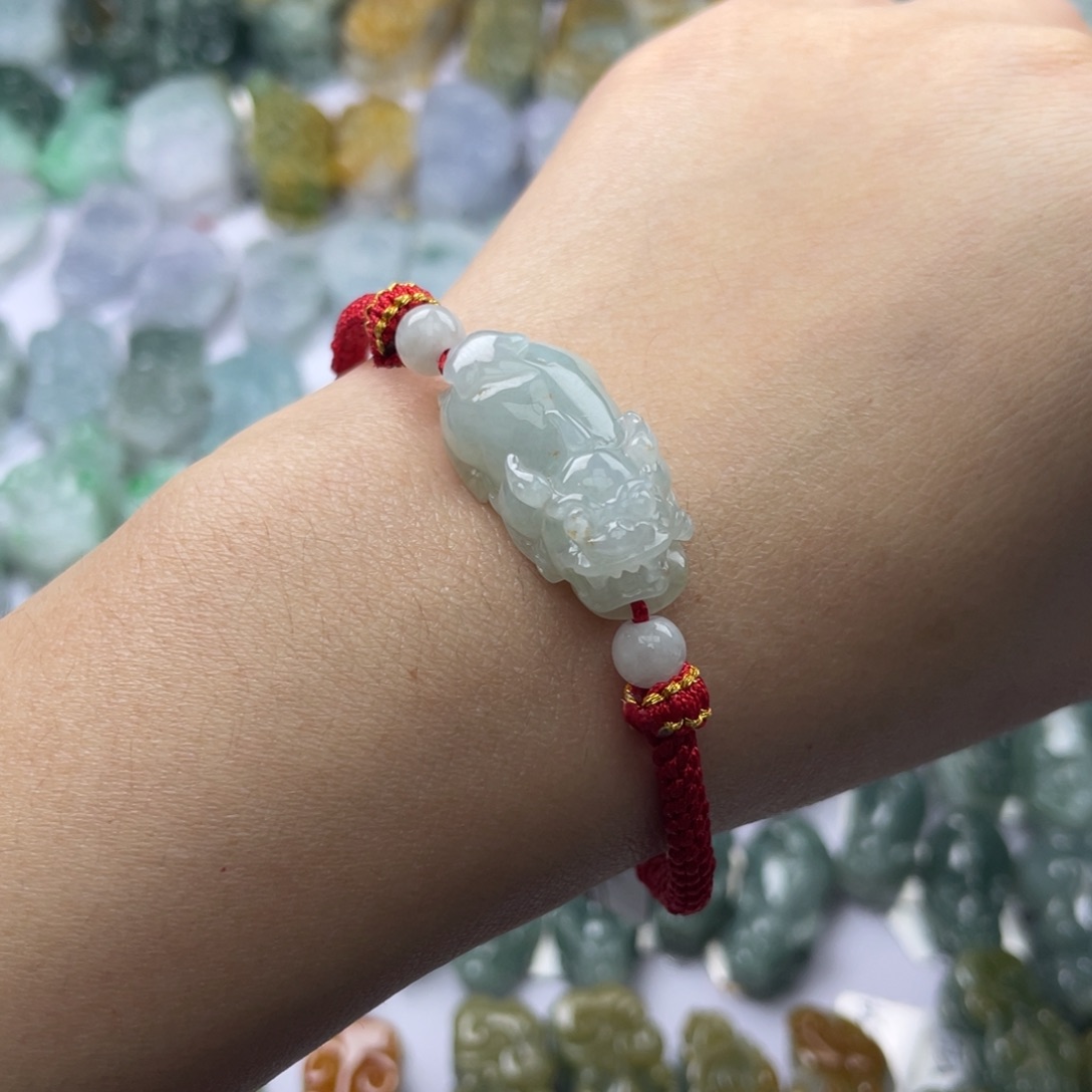 翡翠颈饰未镶嵌貔貅