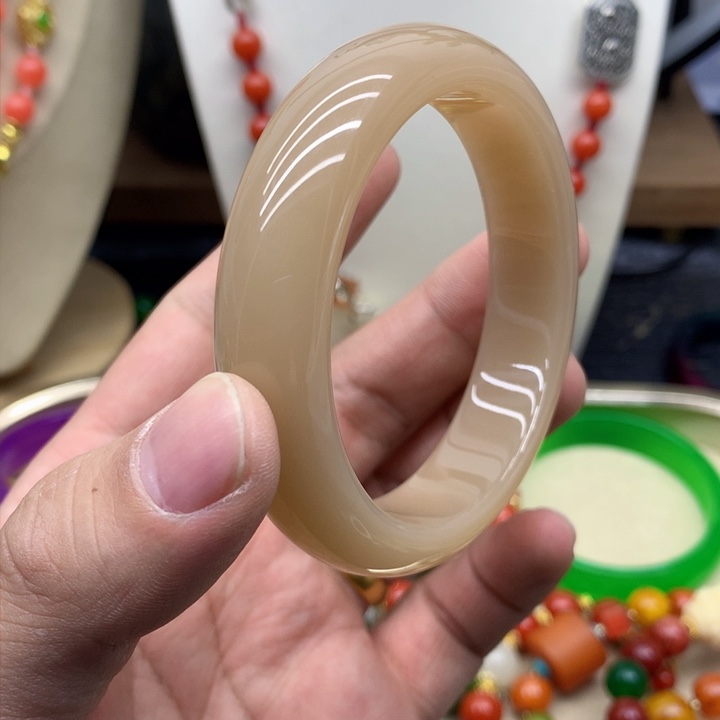 和田玉（糖玉）颈饰未镶嵌吊坠规格