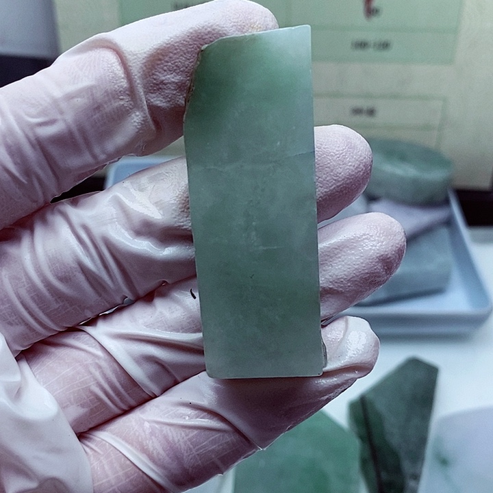 翡翠颈饰未镶嵌缅甸翡翠A货边角