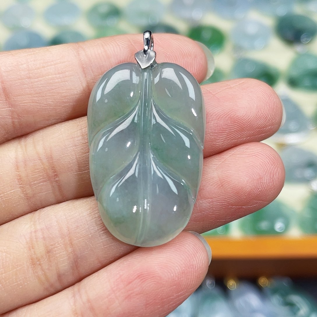 翡翠颈饰18K金镶嵌吊坠