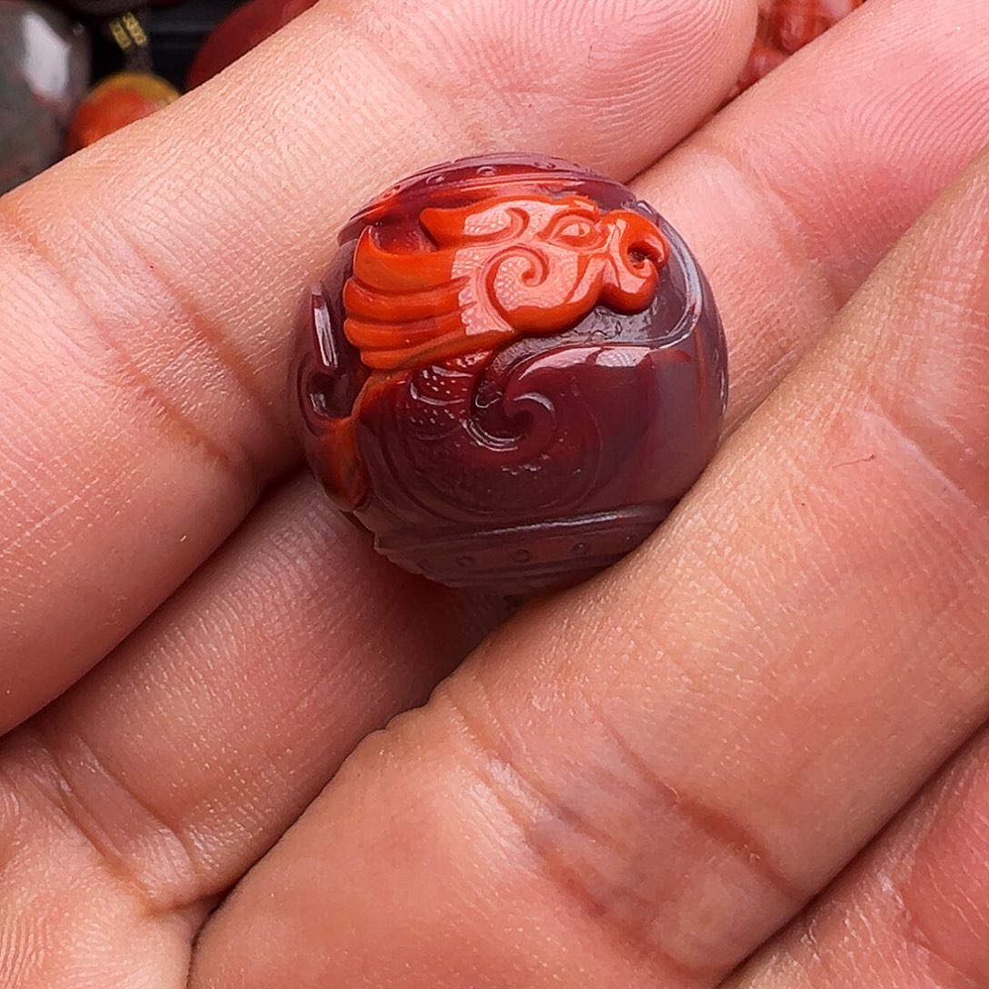 挽***风南红玛瑙未镶嵌珠宝奇石