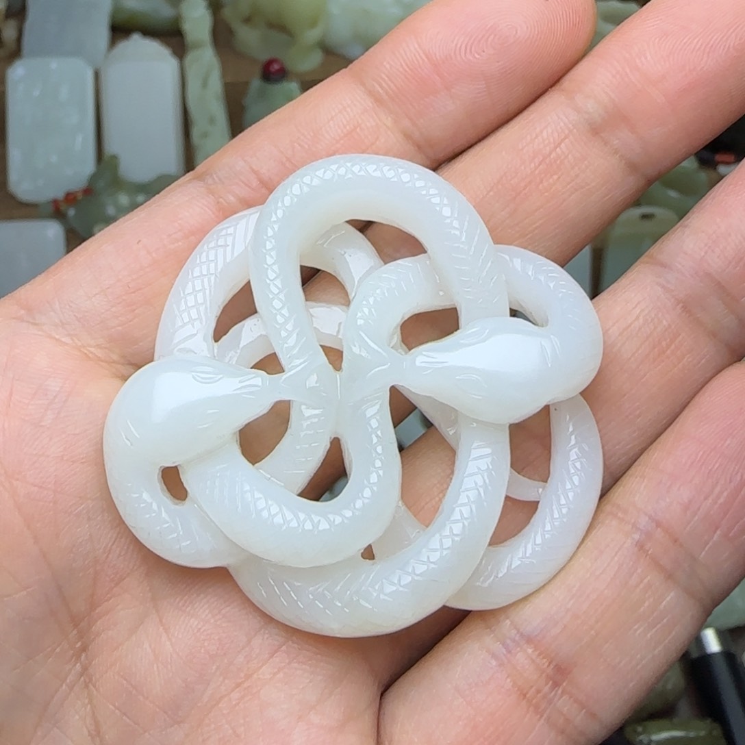 和田玉挂件未镶嵌白蛇