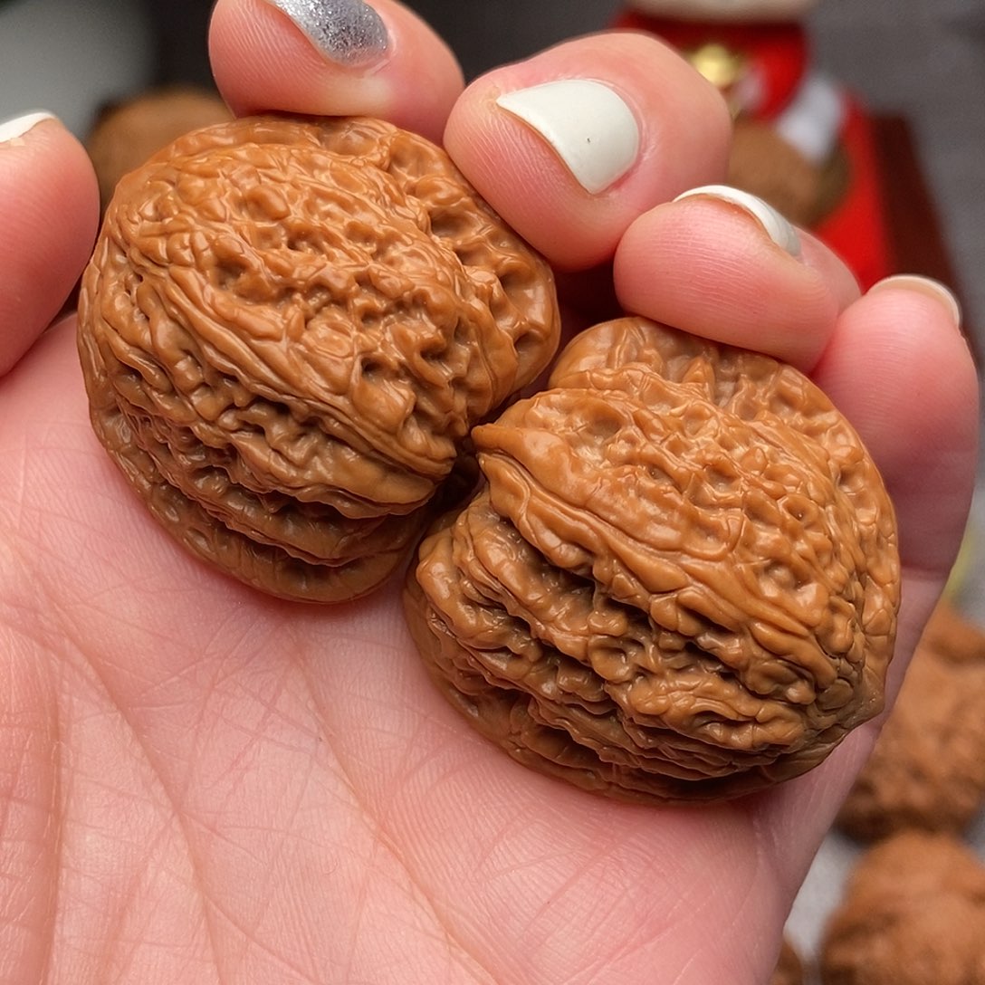 文玩核桃把件红宝石34