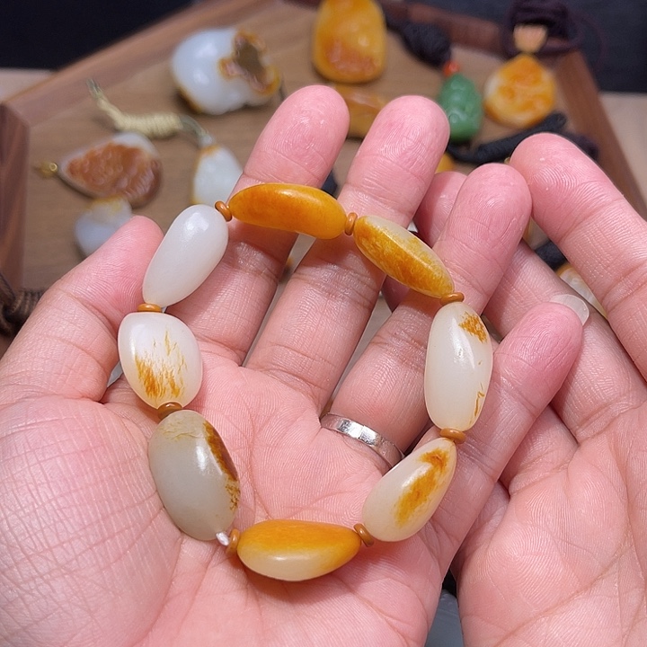 豹***子颈饰未镶嵌和田玉