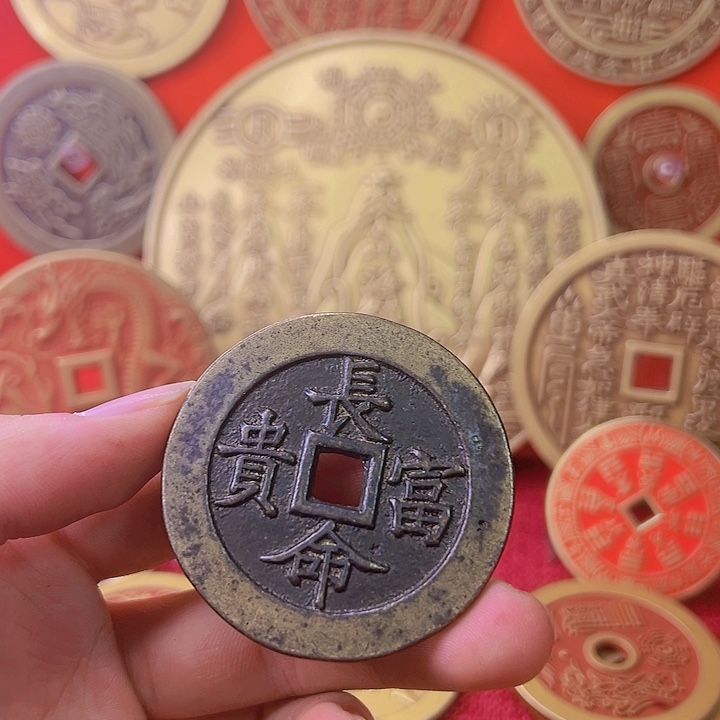 精品山花钱护您万周全！（现代工艺品