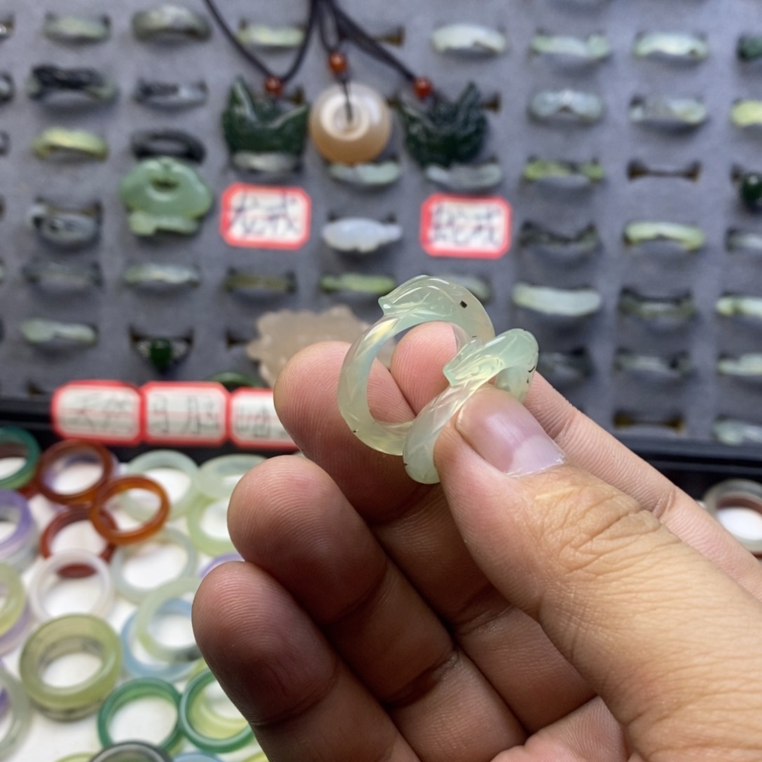 蛇纹石玉戒指未镶嵌鸑****ó45