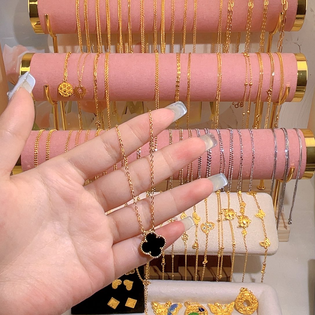 久***。桃套黑色四叶草45+3