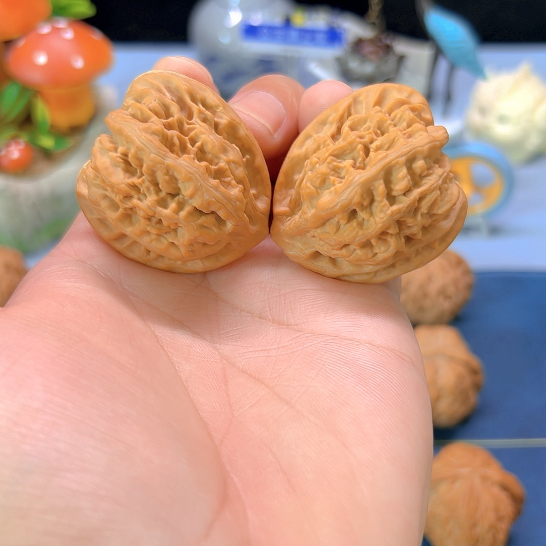 文玩核桃把件奶油蜡皮妖刀承粗