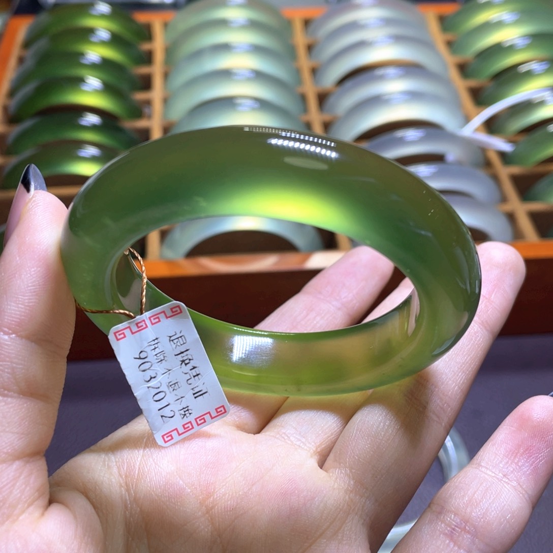 未镶嵌岫玉手镯54