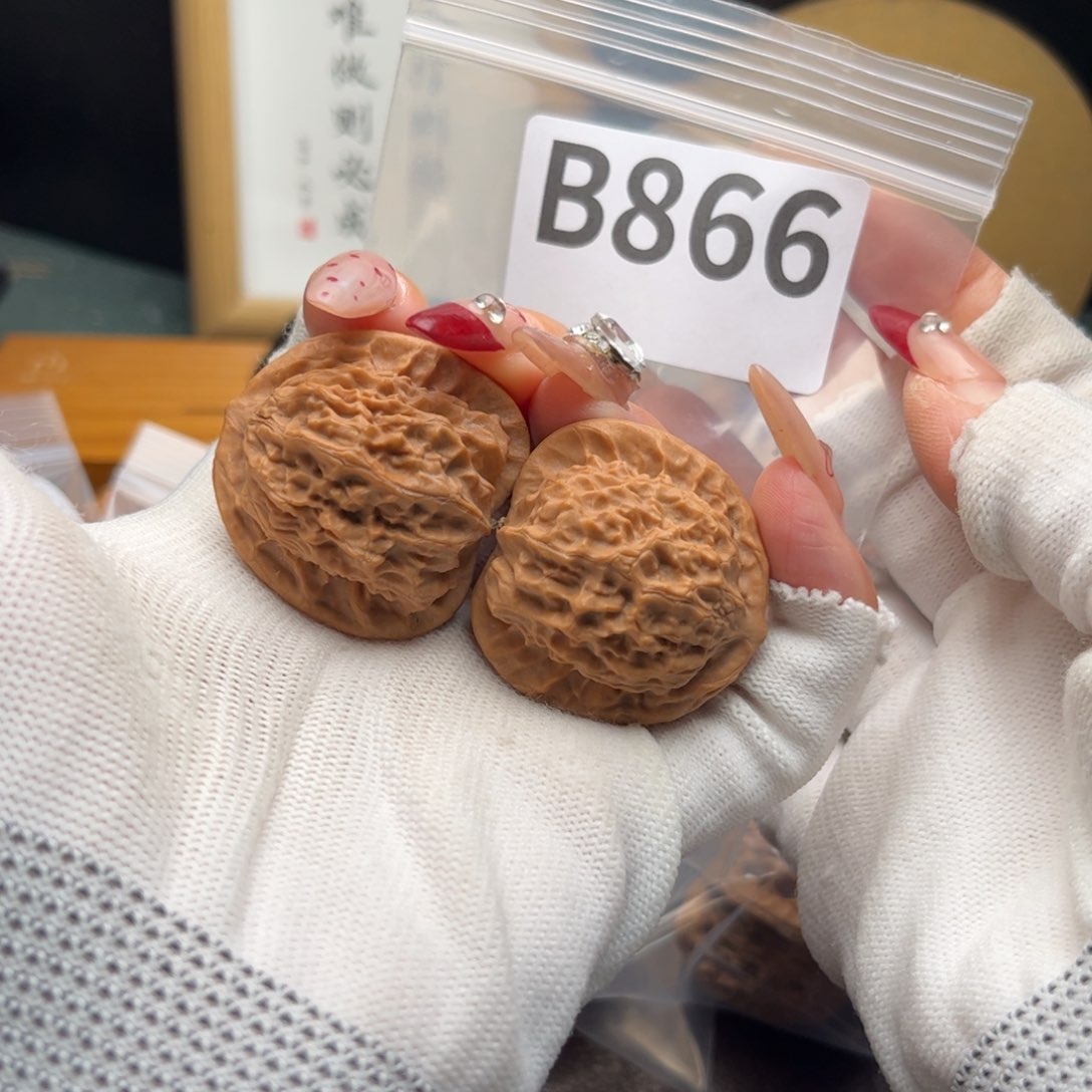 文玩核桃把件36瓷娃娃b 866