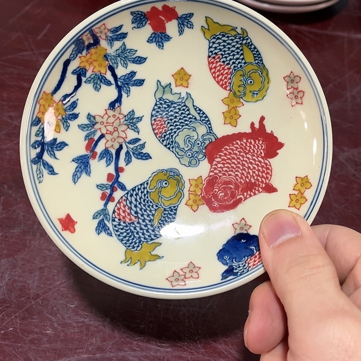 瓷片////////直径13.5厘米。