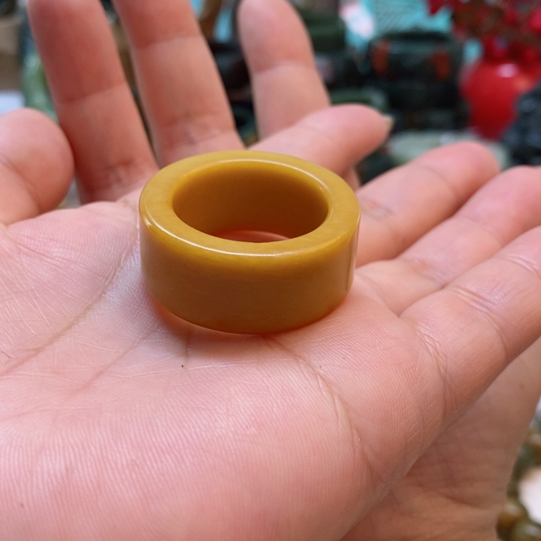 蛇纹石玉扳指未镶嵌